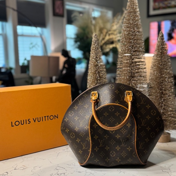 Louis Vuitton Monogram Ellipse MM Tote - Picture 10 of 10